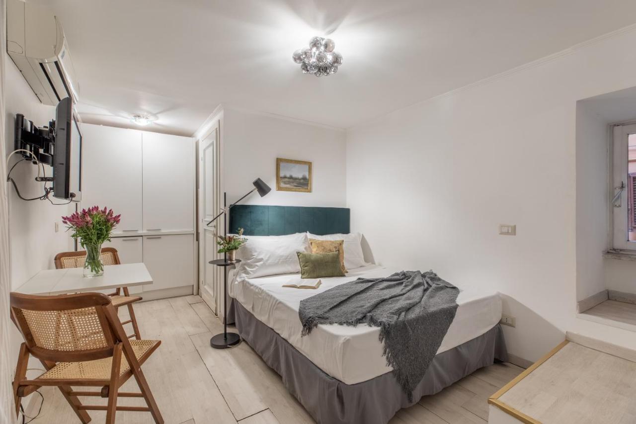 Basic - 350 M Far From Fontana Di Trevi * Rom